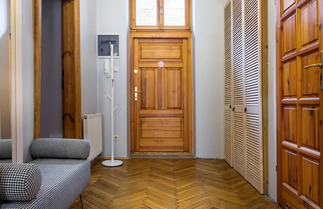 Cracwow Market Squere Apartment-1